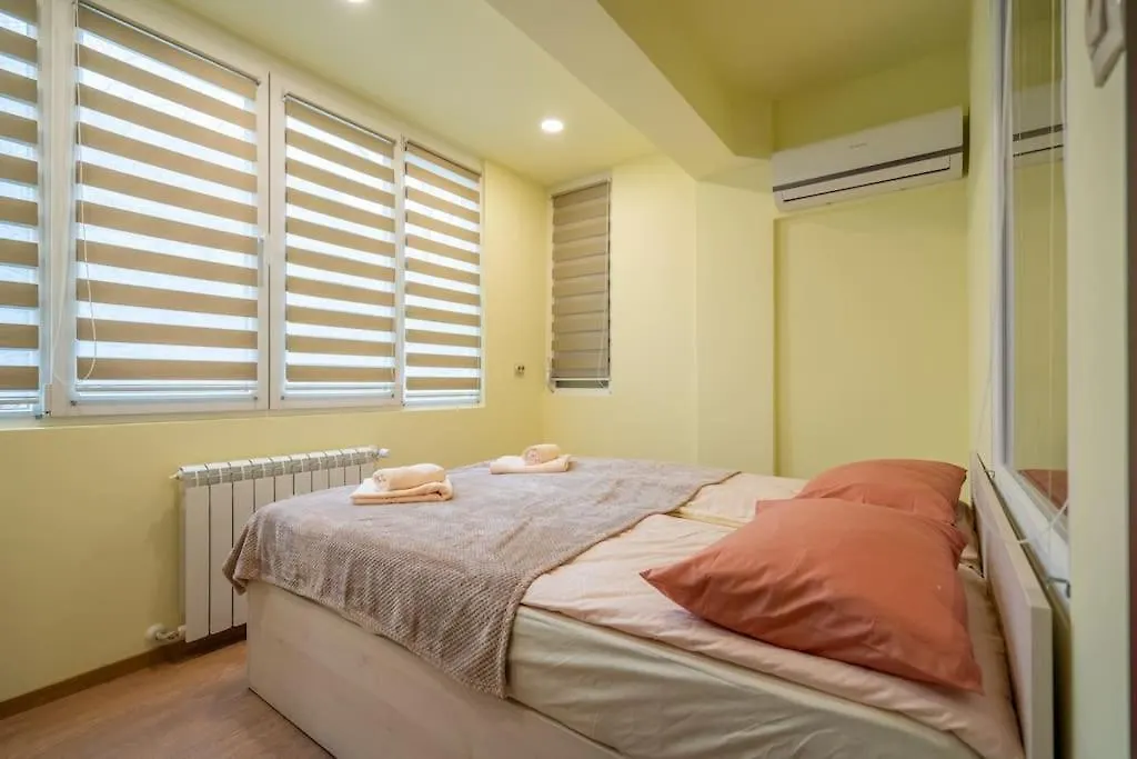 Apartament Top Location Central New & Spacious 3 Bdr Apt Medical Academy Sofia