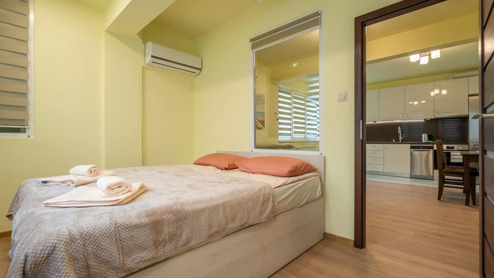 Top Location Central New & Spacious 3 Bdr Apt Medical Academy Σόφια