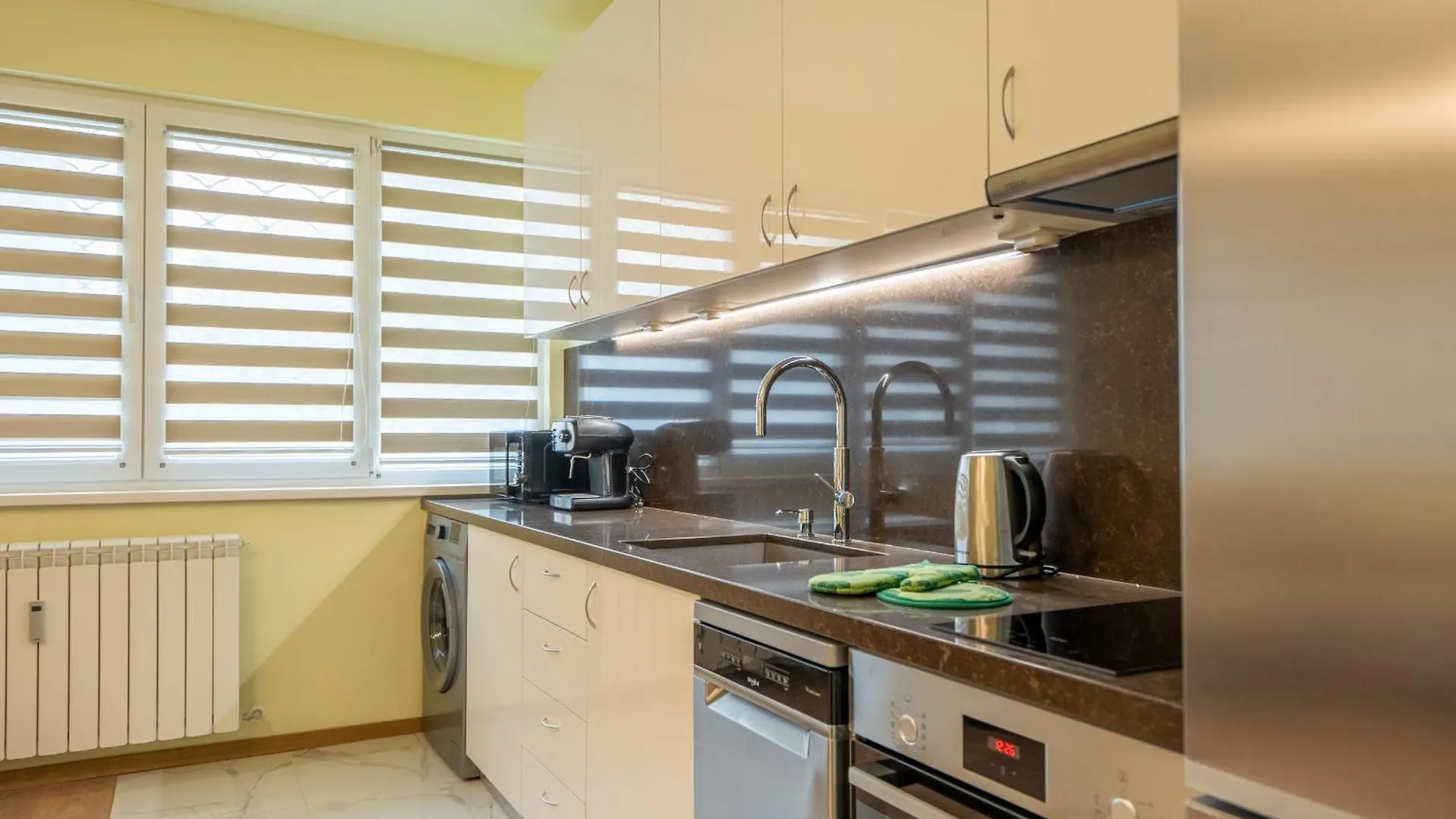 Top Location Central New & Spacious 3 Bdr Apt Medical Academy Sofya 0*,  Bulgaristan
